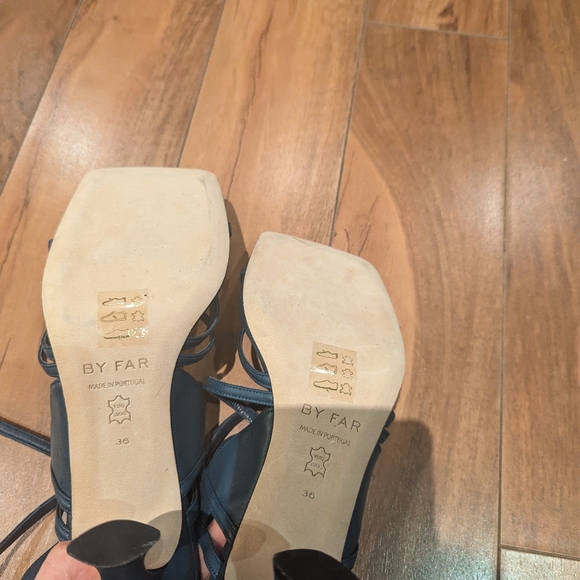 Various size 6 shoes - Picture 7 of 8